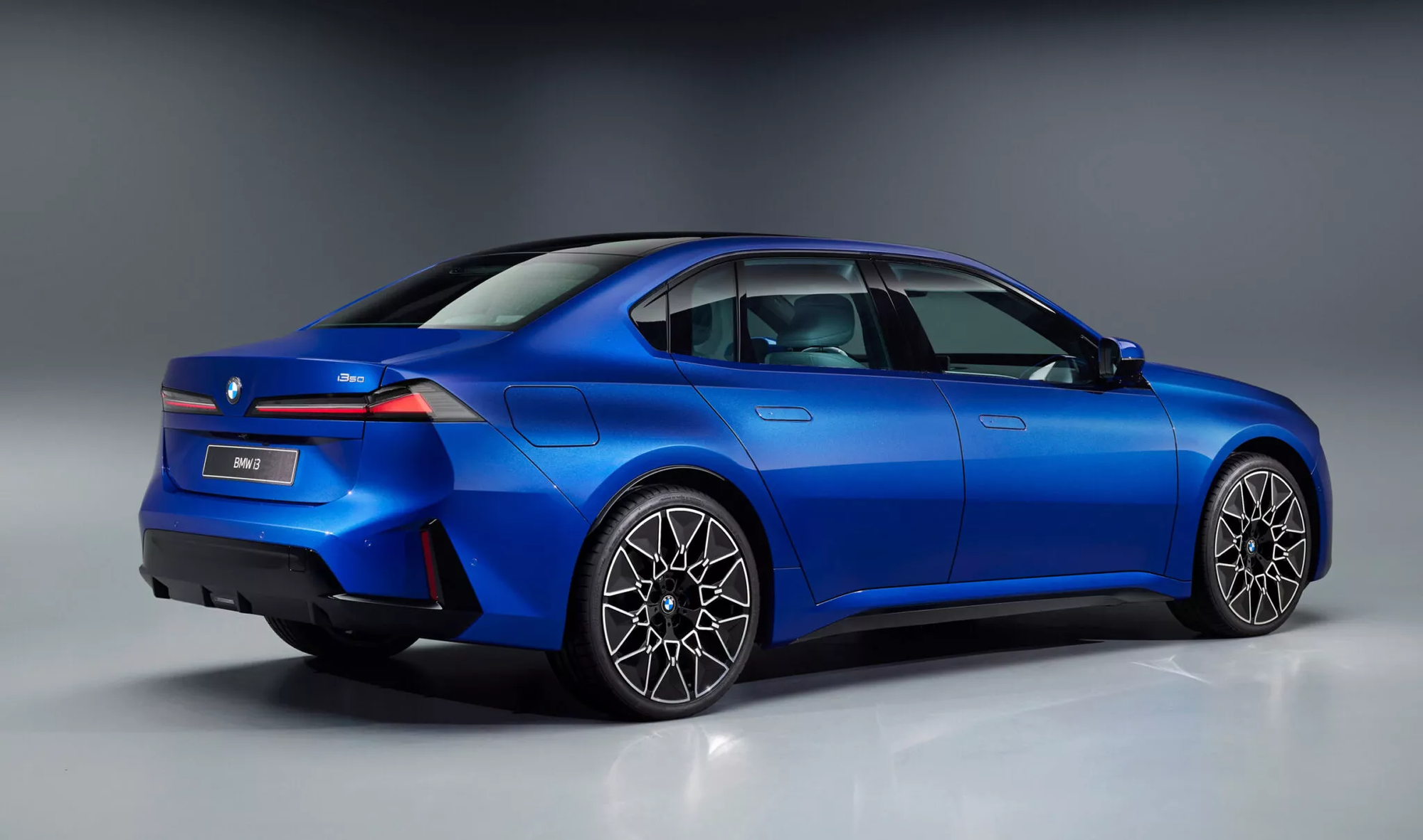 BMW i3 lộ diện: Nhìn như đến từ tương lai, có cả AI hỗ trợ người lái, sạc đầy đi gần 1.000 km- Ảnh 13.