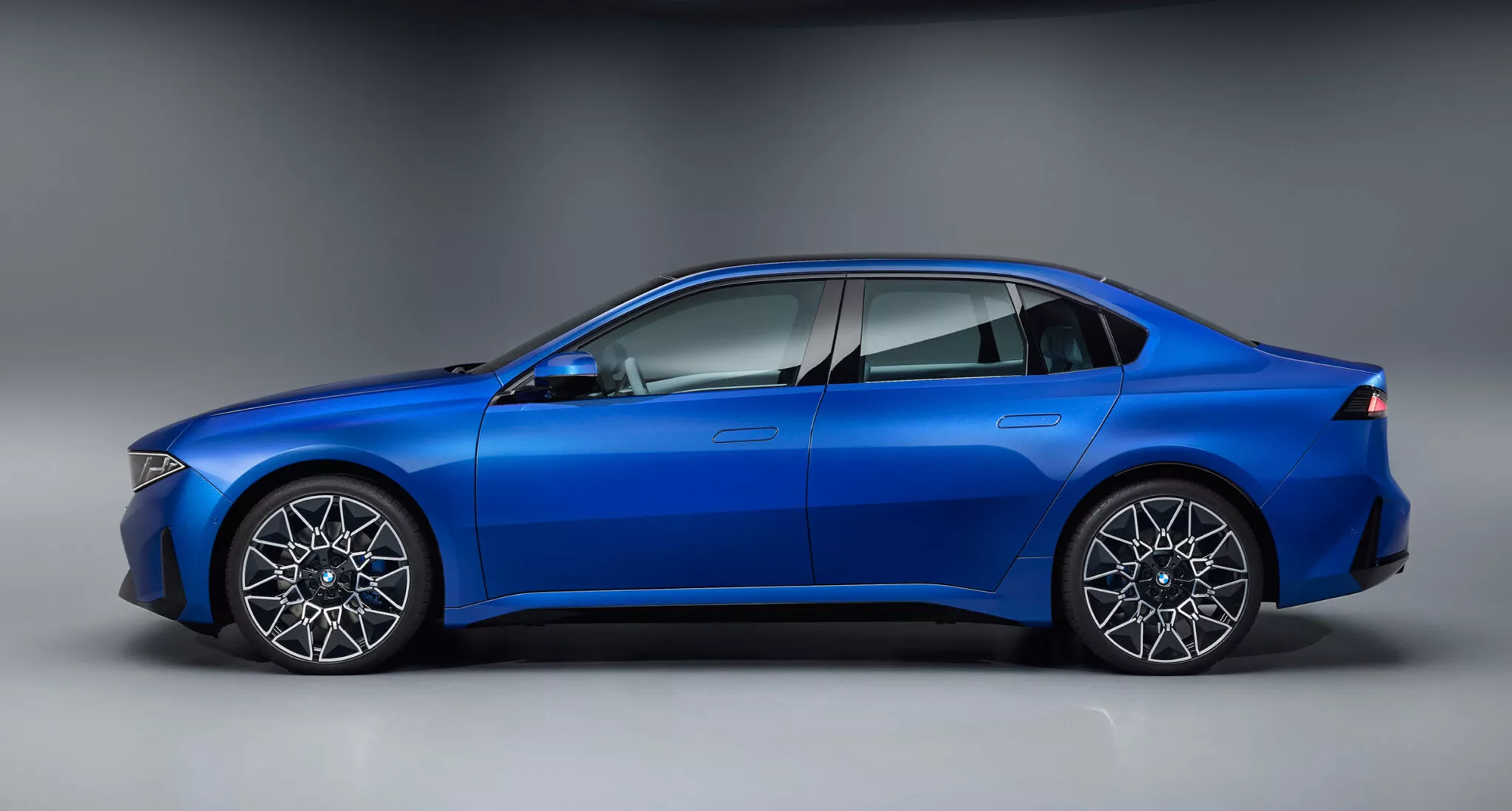 BMW i3 lộ diện: Nhìn như đến từ tương lai, có cả AI hỗ trợ người lái, sạc đầy đi gần 1.000 km- Ảnh 14.