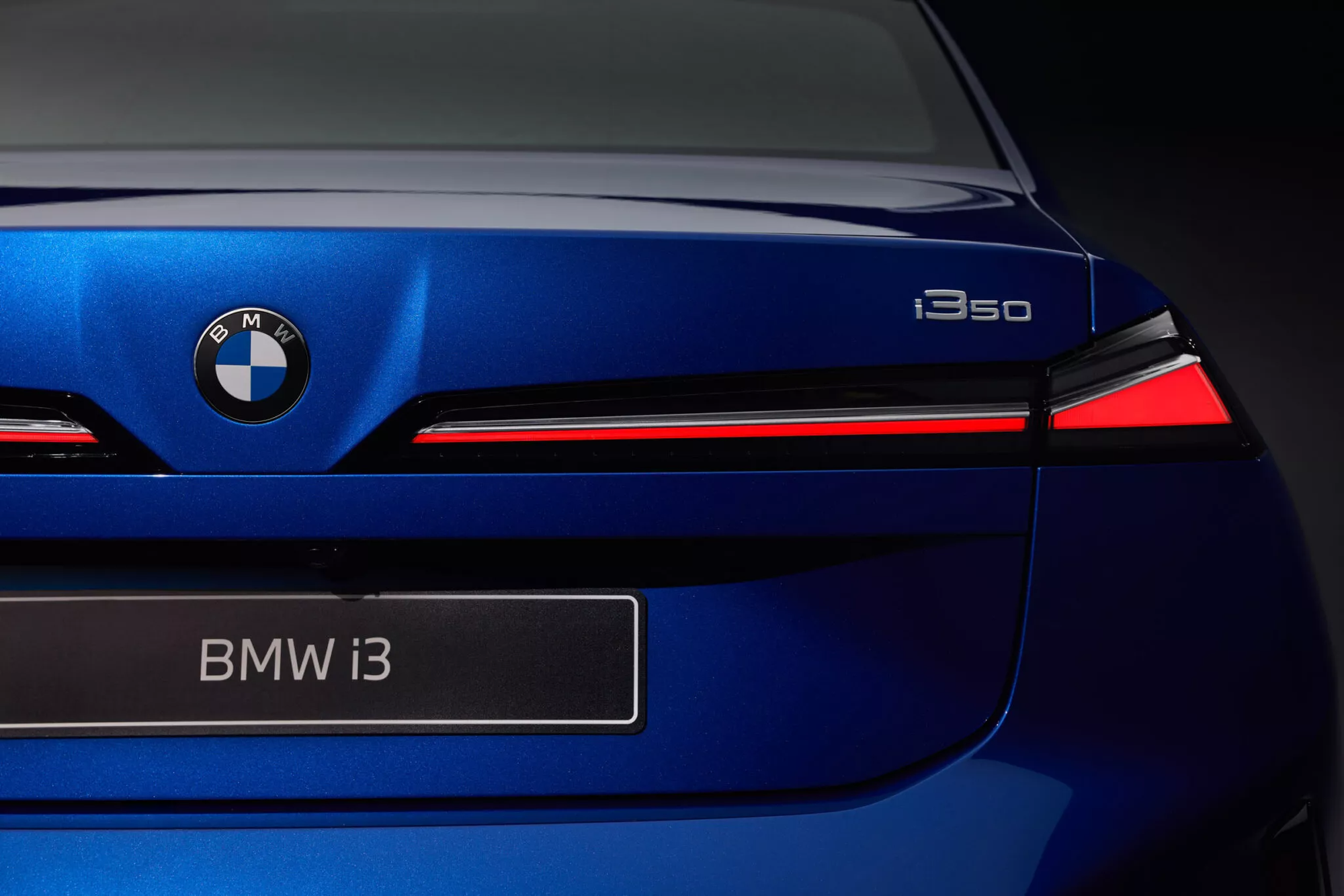 BMW i3 lộ diện: Nhìn như đến từ tương lai, có cả AI hỗ trợ người lái, sạc đầy đi gần 1.000 km- Ảnh 9.