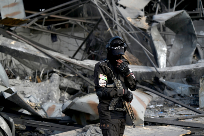 Nhân viên an ninh tại hiện trường vụ không kích ở Kabul ngày 17/3. Ảnh: AFP