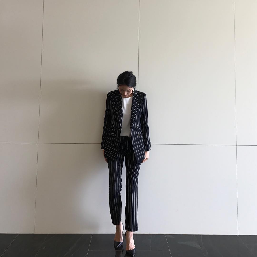 Hè này mặc gì đi làm cho mát mà vẫn đẹp, 5 công thức này là câu trả lời cho hội chị em - 14