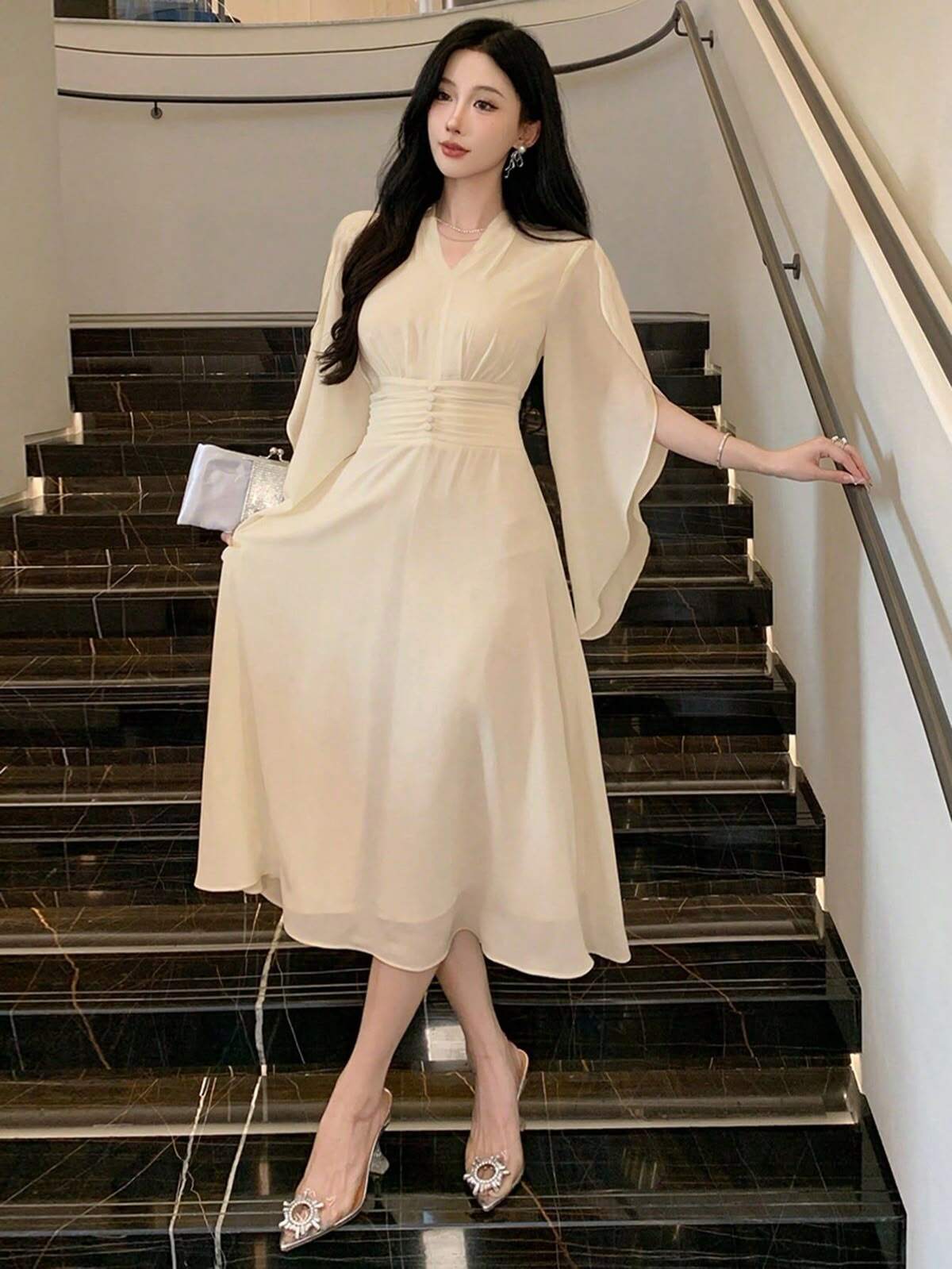 Hè này mặc gì đi làm cho mát mà vẫn đẹp, 5 công thức này là câu trả lời cho hội chị em - 19