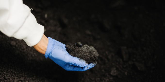 Vật liệu đen sau khi nghiền pin thải. Ảnh: Nth Cycle