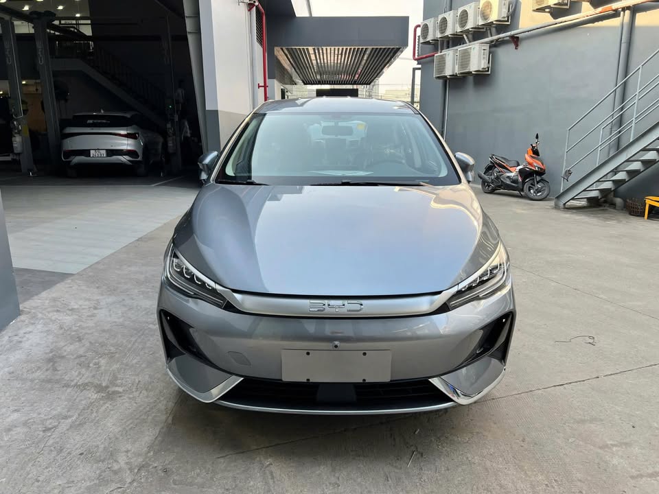 Bỏ qua xe xăng chạy dịch vụ, BYD M6 liệu có là ‘mỏ vàng’ mới: 7 chỗ rộng rãi, sạc một lần chạy 420km, đầy ắp công nghệ ‘nịnh’ khách- Ảnh 2. Bỏ qua xe xăng chạy dịch vụ, BYD M6 liệu có là ‘mỏ vàng’ mới: 7 chỗ rộng rãi, sạc một lần chạy 420km, đầy ắp công nghệ ‘nịnh’ khách- Ảnh 2.