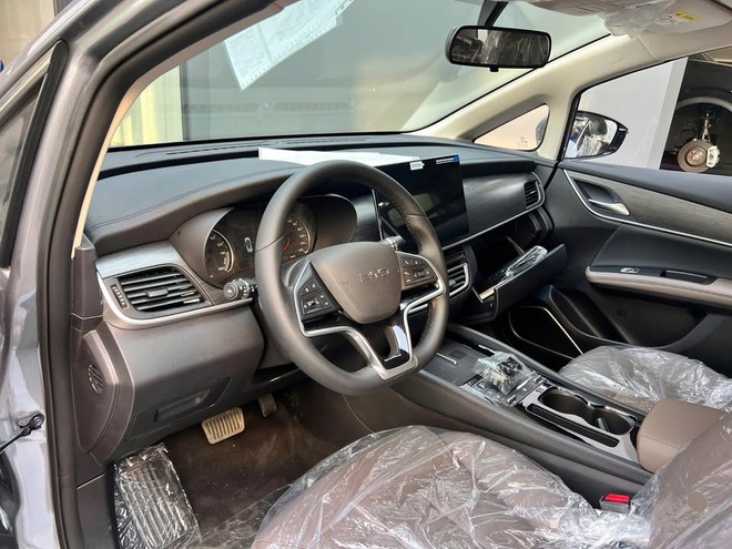 Bỏ qua xe xăng chạy dịch vụ, BYD M6 liệu có là ‘mỏ vàng’ mới: 7 chỗ rộng rãi, sạc một lần chạy 420km, đầy ắp công nghệ ‘nịnh’ khách- Ảnh 3. Bỏ qua xe xăng chạy dịch vụ, BYD M6 liệu có là ‘mỏ vàng’ mới: 7 chỗ rộng rãi, sạc một lần chạy 420km, đầy ắp công nghệ ‘nịnh’ khách- Ảnh 3.