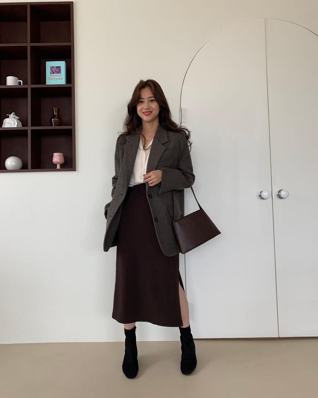 Đừng ăn mặc cầu kỳ, phụ nữ U35 nên amp;#34;kết thânamp;#34; với 5 công thức này nếu muốn đơn giản mà vẫn có gu - 3