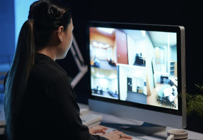 Màn hình giám sát nhân viên. Ảng: QQ