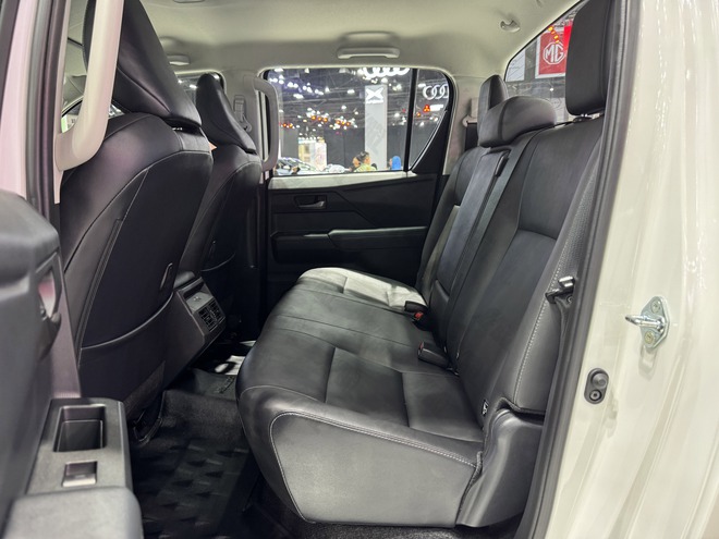 Cận cảnh Toyota Hilux điện tại BIMS 2026: Không còn 'nghèo' trang bị, màn hình như xe sang, sẵn sàng đấu sòng phẳng với Ranger về công nghệ- Ảnh 13.