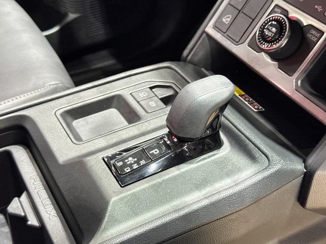 Cận cảnh Toyota Hilux điện tại BIMS 2026: Không còn 'nghèo' trang bị, màn hình như xe sang, sẵn sàng đấu sòng phẳng với Ranger về công nghệ- Ảnh 15.