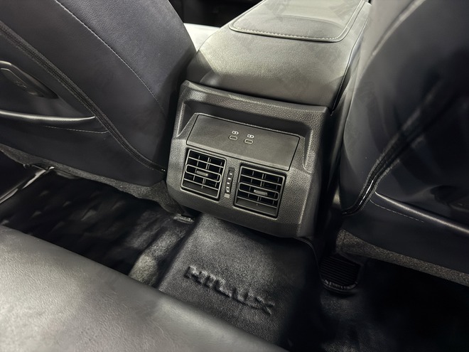 Cận cảnh Toyota Hilux điện tại BIMS 2026: Không còn 'nghèo' trang bị, màn hình như xe sang, sẵn sàng đấu sòng phẳng với Ranger về công nghệ- Ảnh 17.