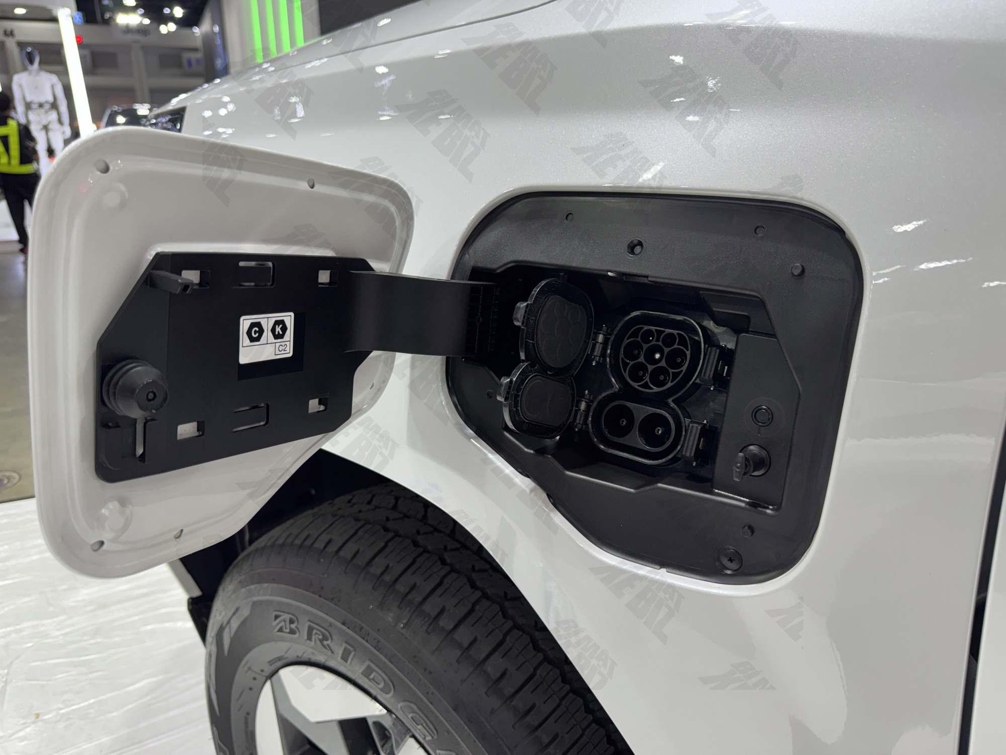 Cận cảnh Toyota Hilux điện tại BIMS 2026: Không còn 'nghèo' trang bị, màn hình như xe sang, sẵn sàng đấu sòng phẳng với Ranger về công nghệ- Ảnh 5.