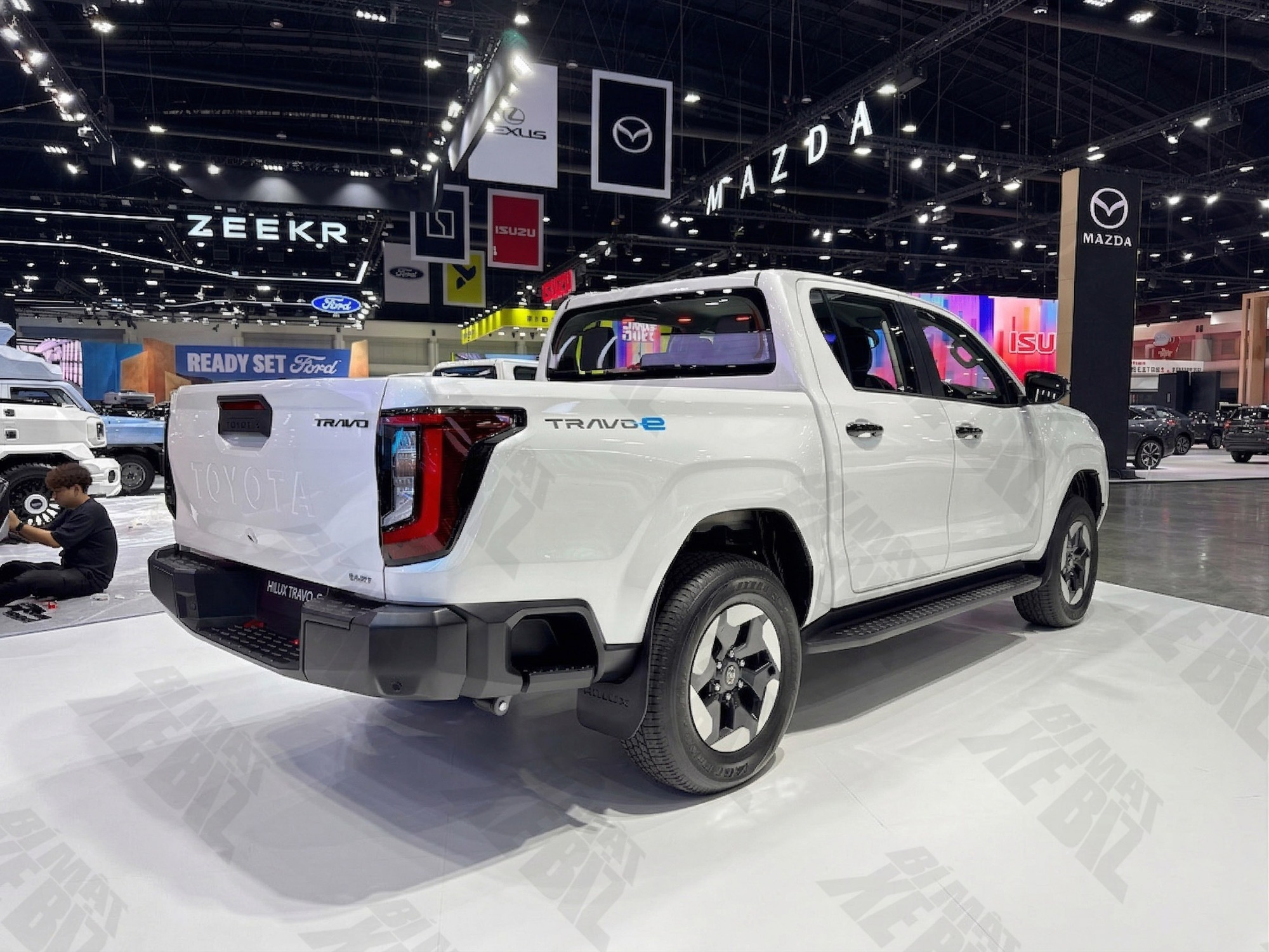 Cận cảnh Toyota Hilux điện tại BIMS 2026: Không còn 'nghèo' trang bị, màn hình như xe sang, sẵn sàng đấu sòng phẳng với Ranger về công nghệ- Ảnh 6.