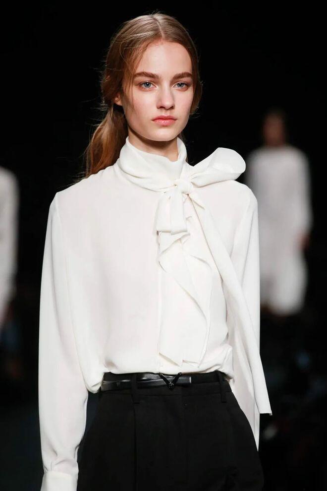 Hè sắp đến rồi, đây là 3 kiểu sơ mi trắng amp;#34;hack tuổiamp;#34; đỉnh cao, toát lên khí chất thanh lịch tự nhiên - 6