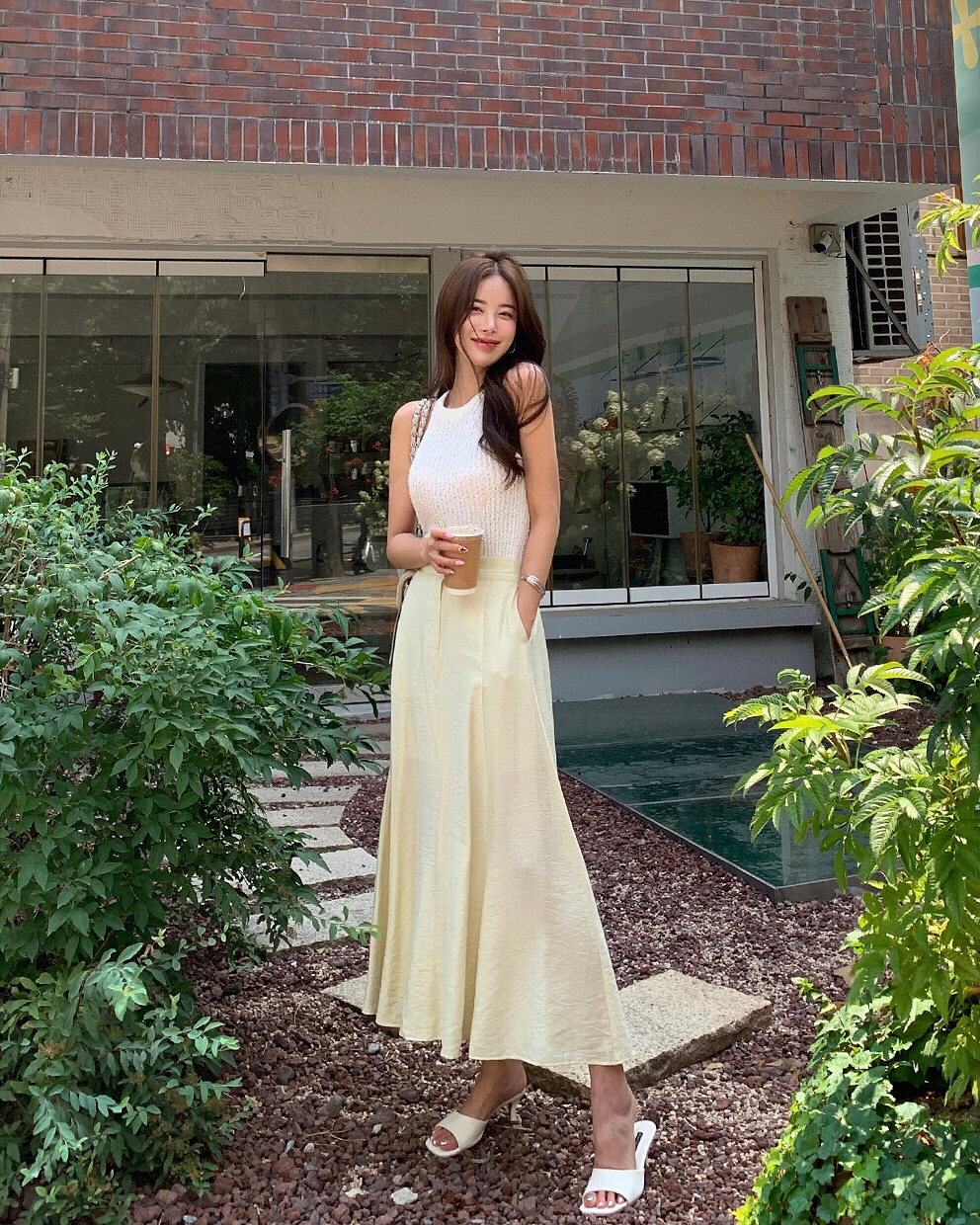 Thích mang sandal vào mùa Hè, chị em phối cùng 5 kiểu này là chuẩn hết ý: Vừa thoải mái lại hợp mọi hoàn cảnh - 9