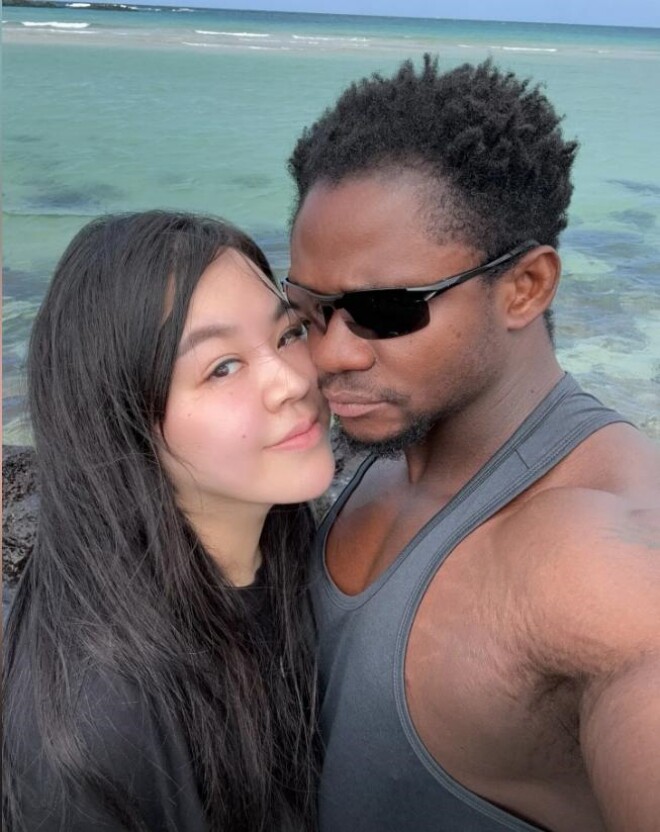 Phải lòng amp;#34;chị đẹpamp;#34; hơn 3 tuổi, HLV thể hình châu Phi quyết ở rể, sinh 2 con lai cho theo họ mẹ - 2