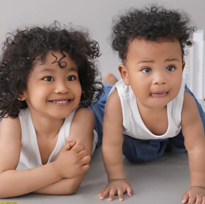 Hai con của cặp đôi.