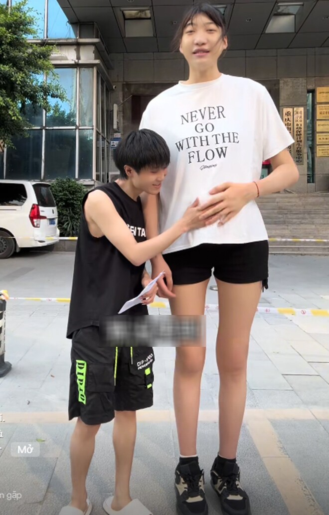 Cãi lời bố mẹ, hot girl 2m2 quyết có bầu với chồng 1m68, lúc đi sinh con, nhìn đứa trẻ mà sững sờ - 5