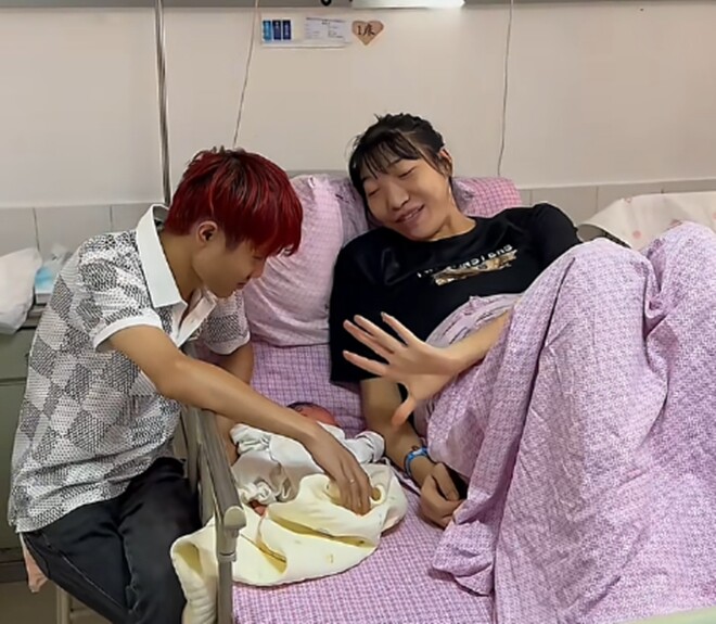 Cãi lời bố mẹ, hot girl 2m2 quyết có bầu với chồng 1m68, lúc đi sinh con, nhìn đứa trẻ mà sững sờ - 7