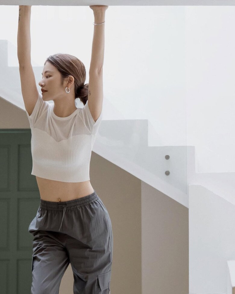 Thể dục đều đặn, đúng cách là một yếu tố quan trọng giúp cô duy trì sức khỏe và vóc dáng.