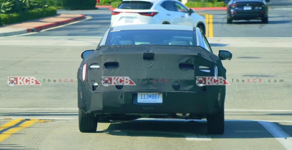 Lộ diện Hyundai Elantra 2027 bản tiền sản xuất: Thiết kế góc cạnh hơn, màn 17inch, động cơ hybrid tinh chỉnh- Ảnh 2.