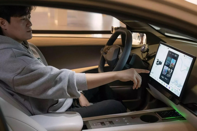 Lộ diện Hyundai Elantra 2027 bản tiền sản xuất: Thiết kế góc cạnh hơn, màn 17inch, động cơ hybrid tinh chỉnh- Ảnh 3.