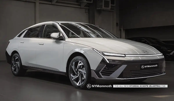 Lộ diện Hyundai Elantra 2027 bản tiền sản xuất: Thiết kế góc cạnh hơn, màn 17inch, động cơ hybrid tinh chỉnh- Ảnh 7.