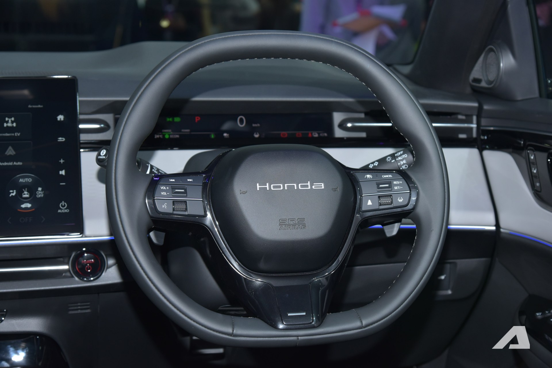 Ảnh thực tế Honda e:N2 giá quy đổi từ hơn 1,1 tỷ đồng: Ngang cỡ CR-V, dáng chất chơi kiểu Peugeot 408, chạy 530km/sạc- Ảnh 11.