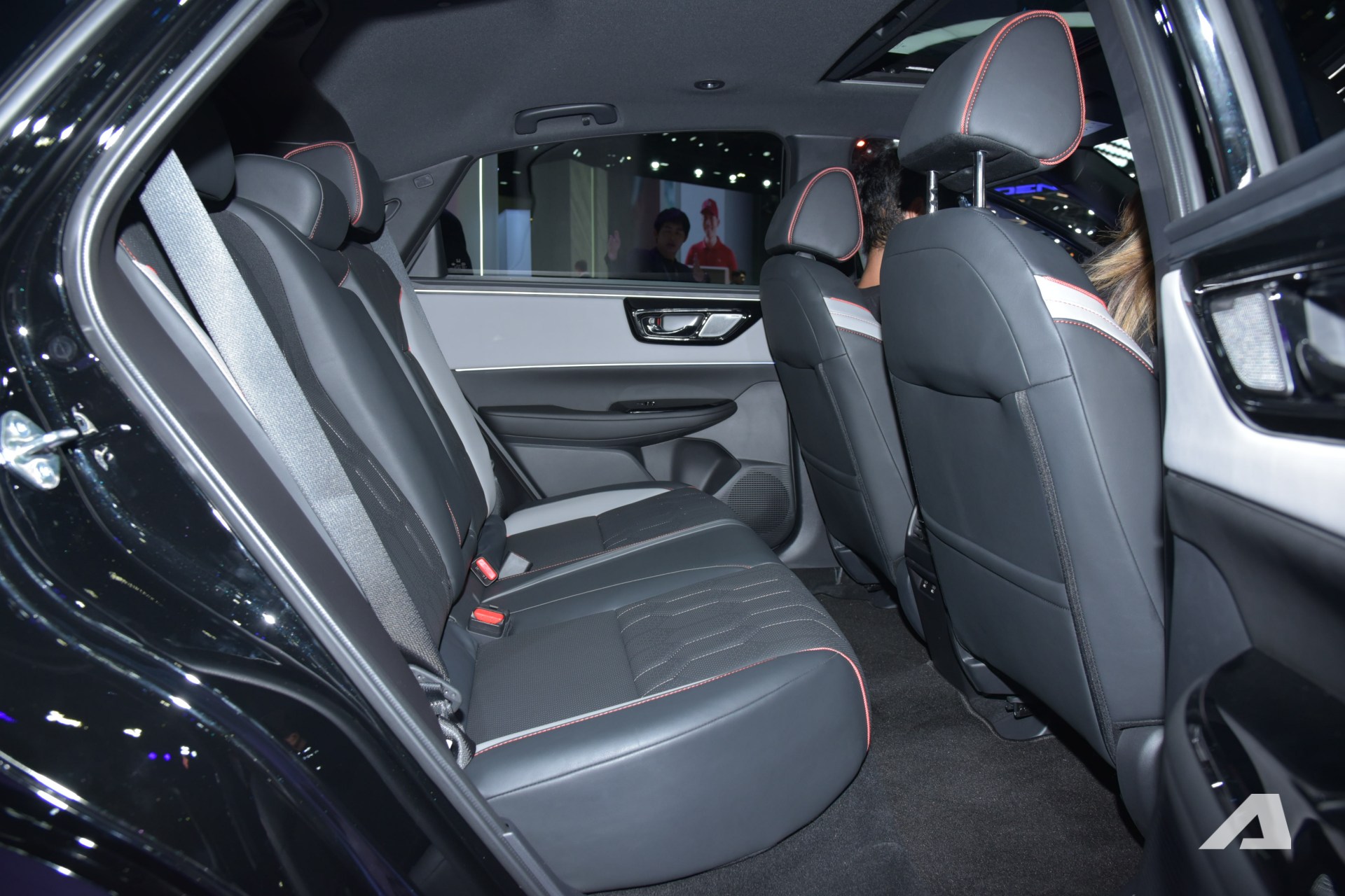 Ảnh thực tế Honda e:N2 giá quy đổi từ hơn 1,1 tỷ đồng: Ngang cỡ CR-V, dáng chất chơi kiểu Peugeot 408, chạy 530km/sạc- Ảnh 15.