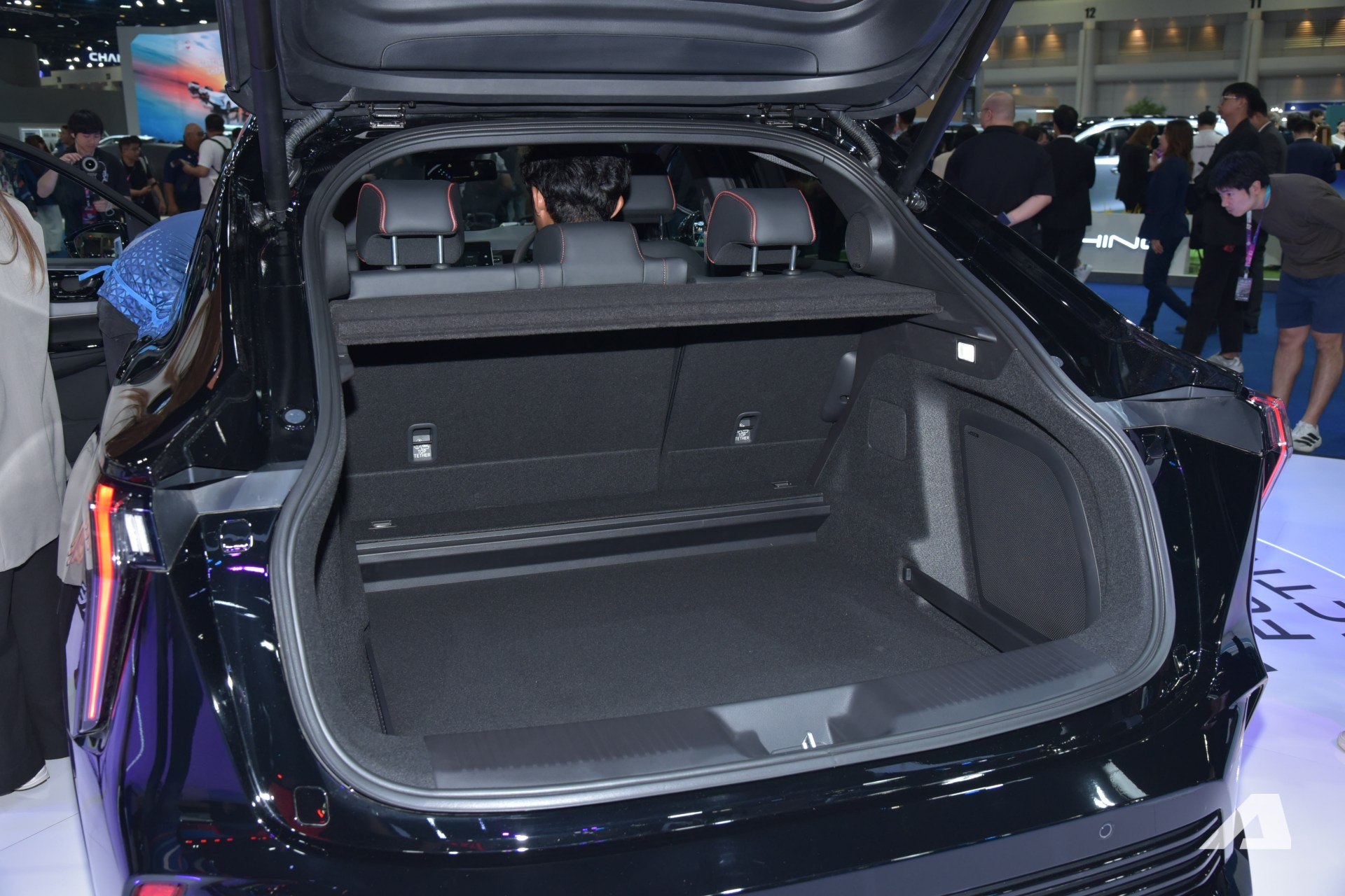 Ảnh thực tế Honda e:N2 giá quy đổi từ hơn 1,1 tỷ đồng: Ngang cỡ CR-V, dáng chất chơi kiểu Peugeot 408, chạy 530km/sạc- Ảnh 16.