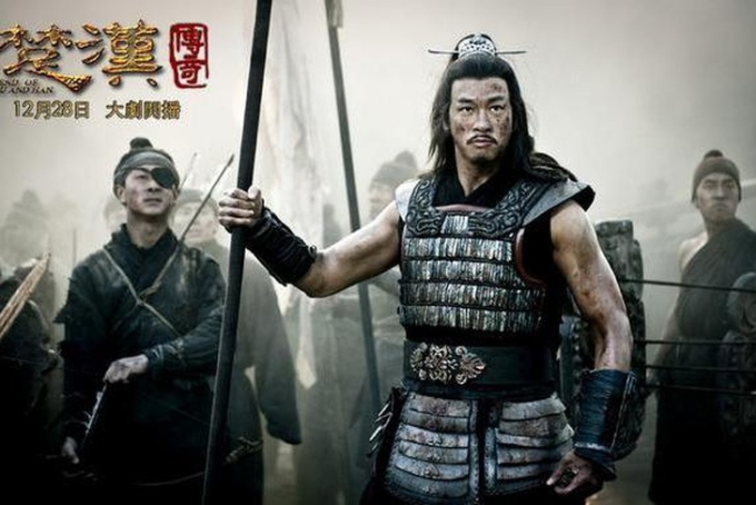 Hình ảnh Hà Nhuận Đông trong Sở Hán truyền kỳ (2012) bất ngờ gây sốt trở lại vì ồn ào tướng quân kem nền của Trương Lăng Hách. Ảnh: QQ