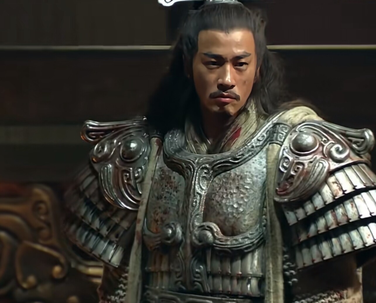 Hà Nhuận Đông thực sự là cỗ xe tăng bọc thép hình người bước ra từ trong sử sách.