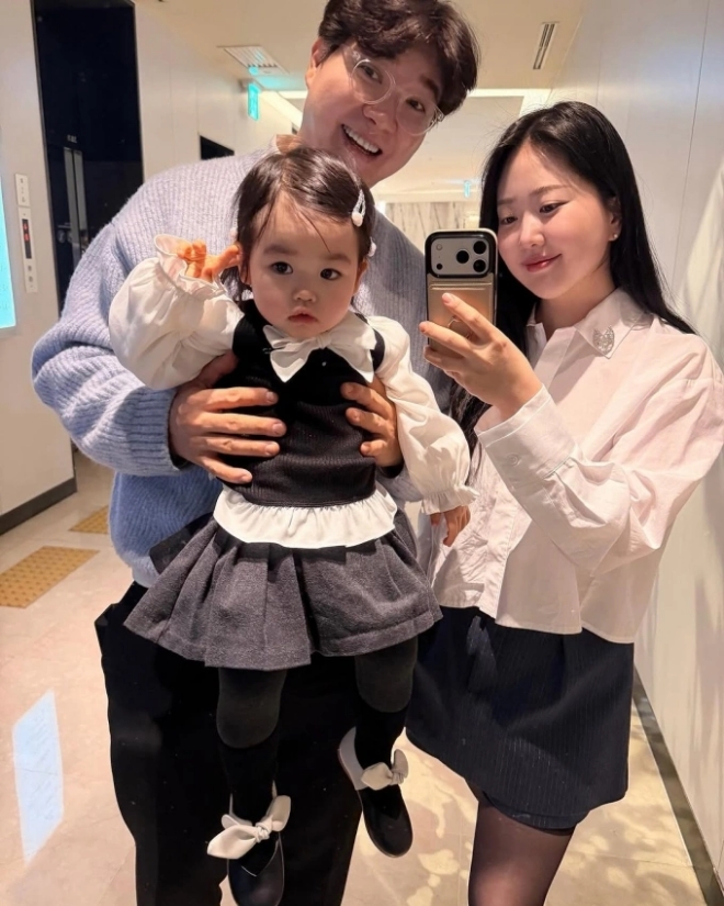 Gia đình hạnh phúc của Park Soo Hong - Kim Da Ye.