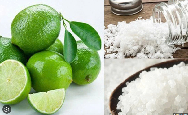 Chanh và muối là hai nguyên liệu quen thuộc trong nhiều phương pháp thanh lọc năng lượng theo quan niệm dân gian.