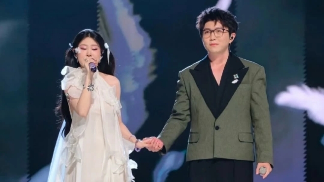 Thẩm Giai Nhuận hát cùng Mao Bất Dịch bị khán giả chê bai vì hát lệch tông.