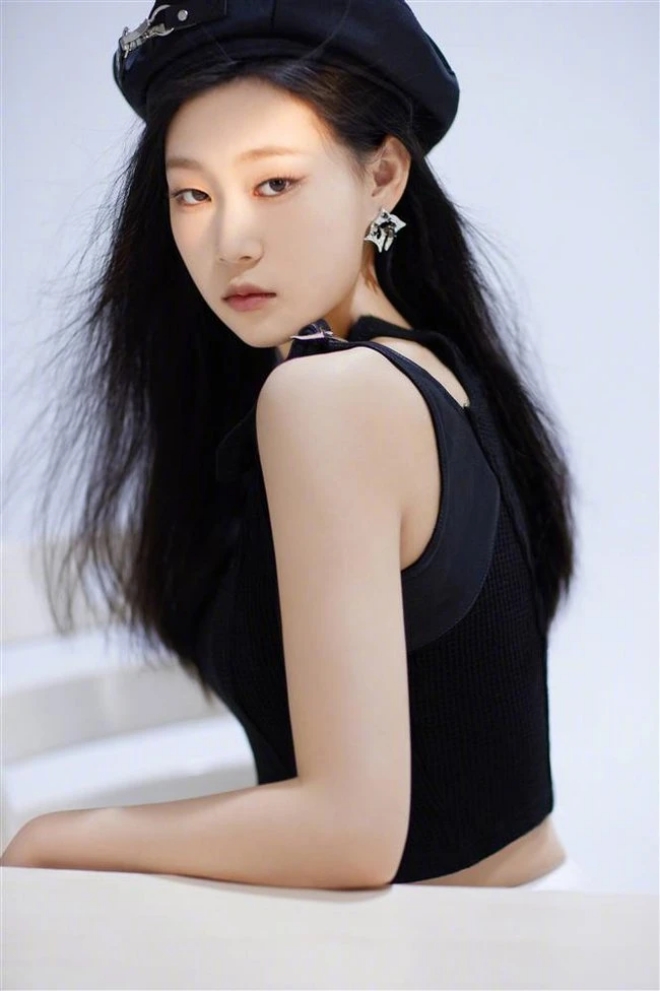 Cuộc sống xa xỉ của Thẩm Giai Nhuận cũng nhận về nhiều tranh cãi.