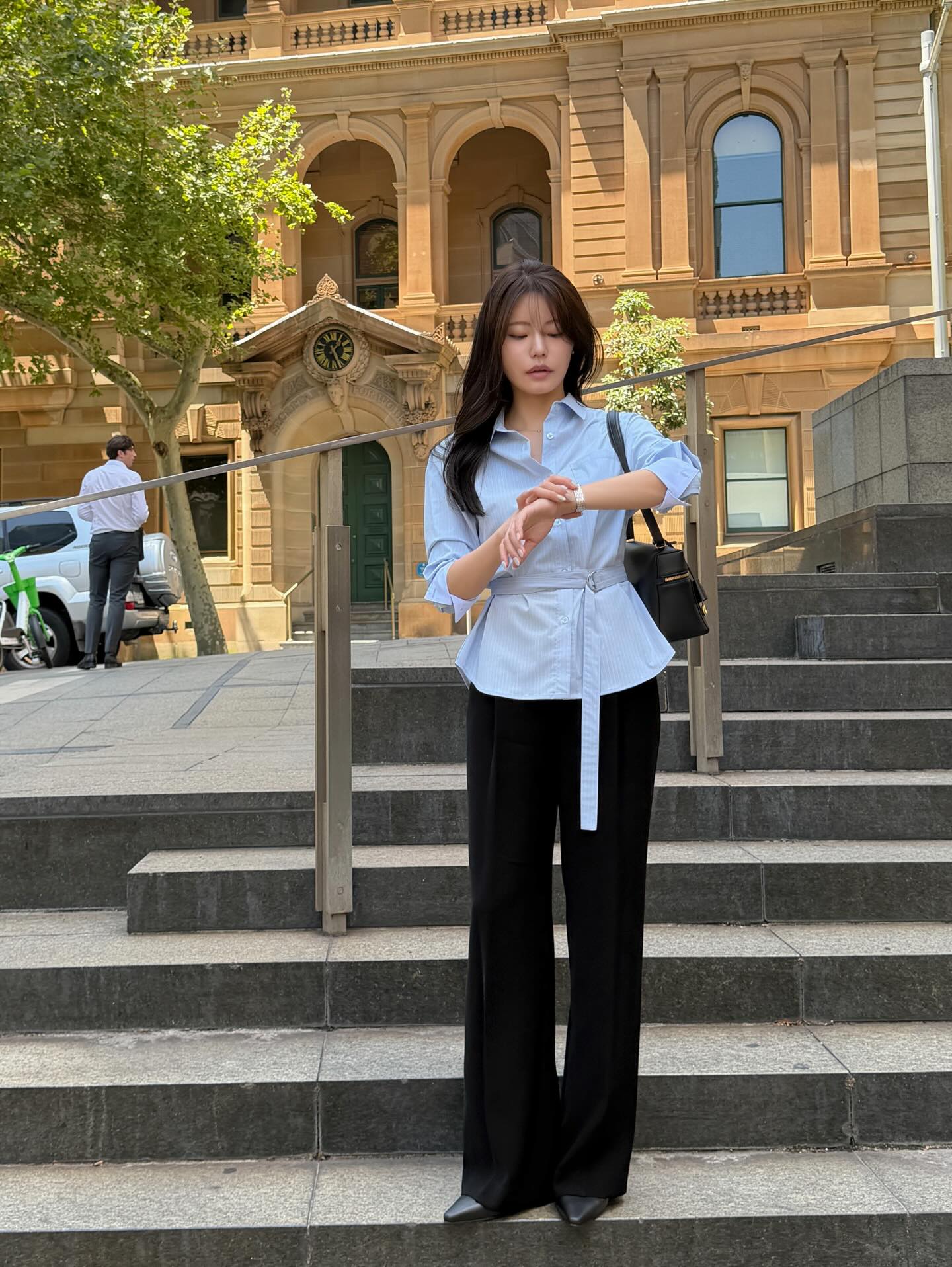 Không cần mua nhiều, 5 món đồ này đủ để chị em công sở tha hồ mặc đẹp cả năm mà chẳng lo nhàm chán - 14