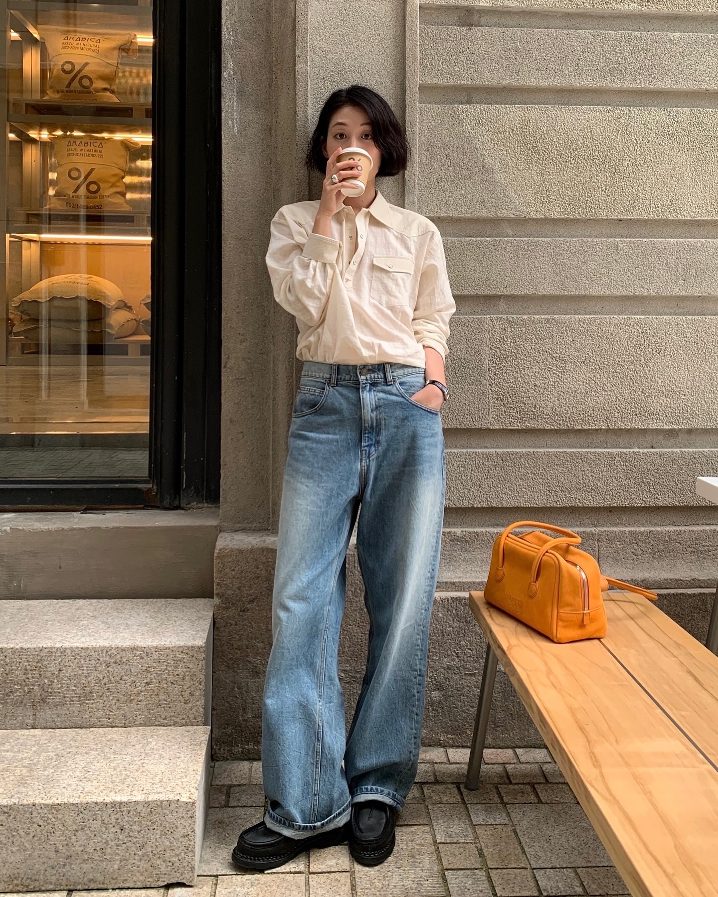 Mê diện quần jeans đi làm, chị em phối cùng 4 kiểu áo này vừa ghi điểm tuyệt đối lại tôn dáng hơn hẳn - 2