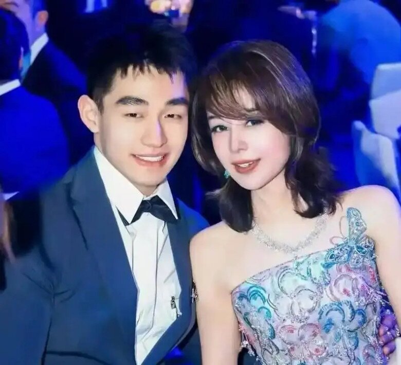 Bạn trai kém 30 tuổi của nữ đại gia.