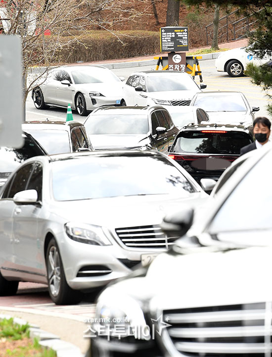 Soi dàn xe cực xịn trong đám cưới thế kỷ của Hyun Bin - Son Ye Jin: Toàn xe sang và xe siêu sang, ước tính giá lên tới hàng trăm tỷ đồng - Ảnh 4.
