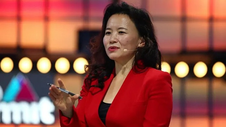 Thành Lôi, người Australia gốc Trung Quốc, nhà báo làm việc cho đài truyền hình quốc gia Trung Quốc. Ảnh: AFP
