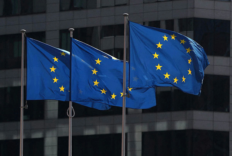 Cờ EU bên ngoài trụ sở Ủy ban châu Âu ở Brussels, Bỉ năm 2019. Ảnh: Reuters.