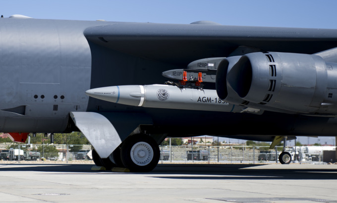 Mô hình tên lửa AGM-183A dưới cánh máy bay B-52 sau chuyến bay thử hồi tháng 8/2020. Ảnh: USAF.