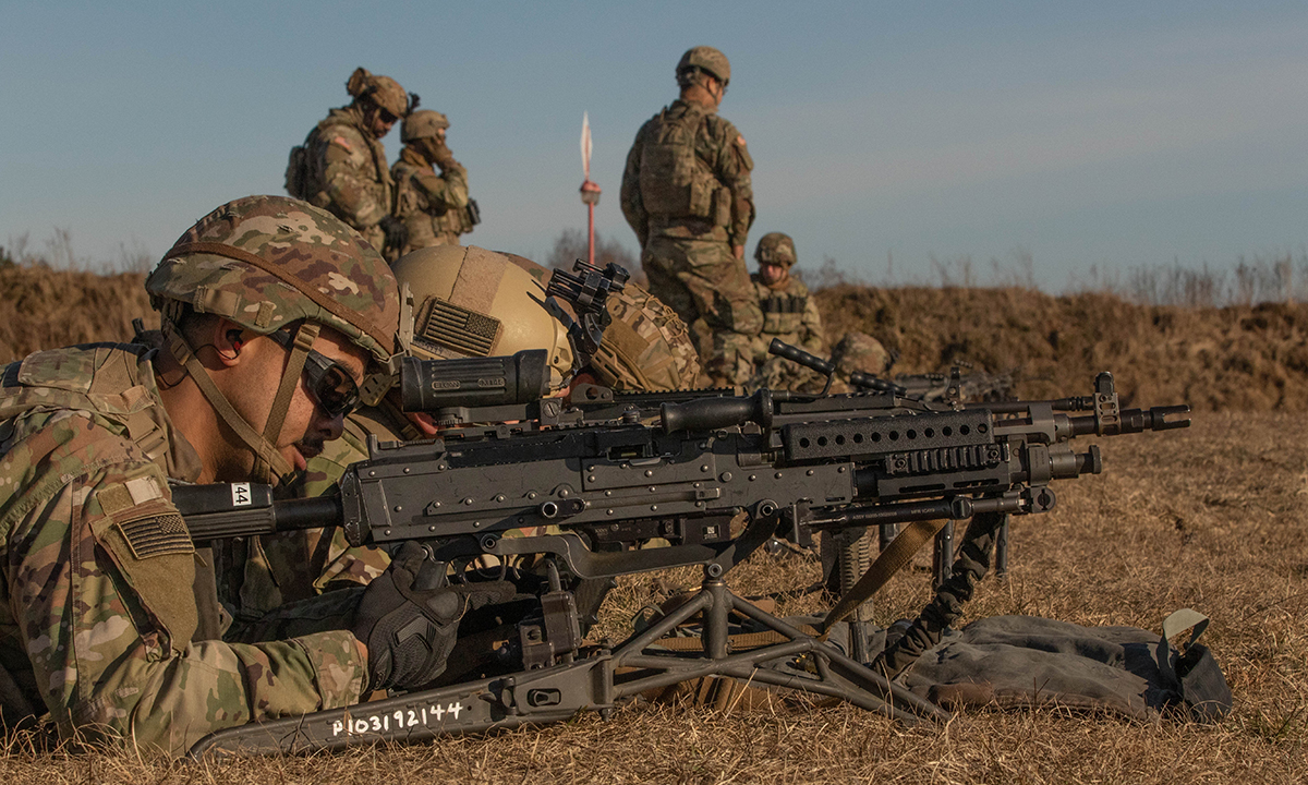 Binh sĩ Mỹ diễn tập bắn súng ở thao trường Bemowo Piskie, Ba Lan ngày 11/3. Ảnh: US Army.