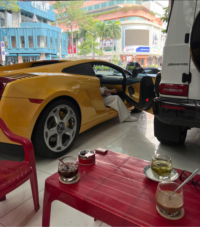 Rộ tin chủ tịch Đặng Lê Nguyên Vũ ngồi thử “bò già” Lamborghini Gallardo hàng hiếm tại Việt Nam - Ảnh 1.