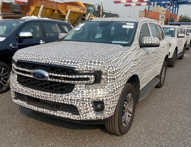 Lô Ford Everest 2023 đầu tiên về Việt Nam: Nhiều trang bị xịn không thua xe sang, giá dự kiến từ 1,4 tỷ đồng, đấu Fortuner và Santa Fe - Ảnh 1.