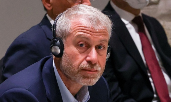 Tỷ phú Roman Abramovich trong cuộc đàm phán giữa phái đoàn Nga và Ukraine ở Istanbul, Thổ Nhĩ Kỳ, hôm 29/3. Ảnh: TASS.