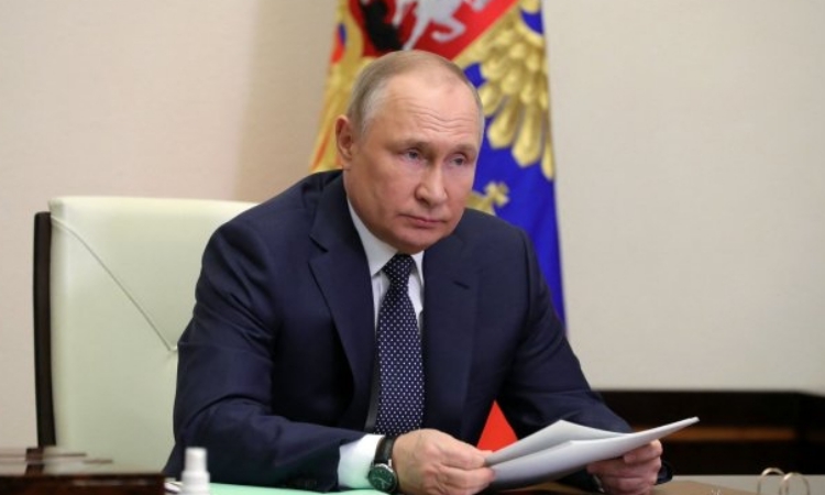 Tổng thống Nga Vladimir Putin chủ trì buổi họp chính phủ tại Moskva ngày 31/3. Ảnh: Reuters.