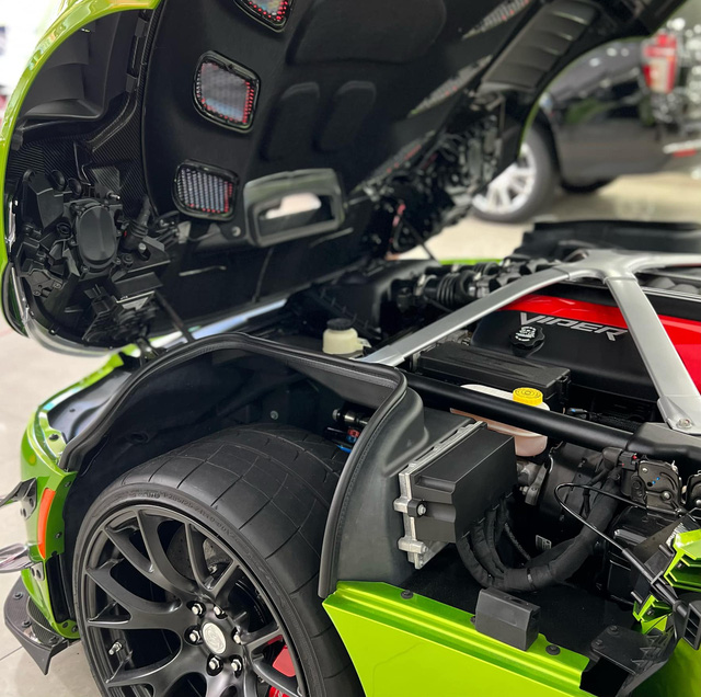 Dodge Viper ACR đầu tiên về Việt Nam: Huyền thoại cơ bắp với động cơ thử thách dân chơi thời giá xăng tăng - Ảnh 1.