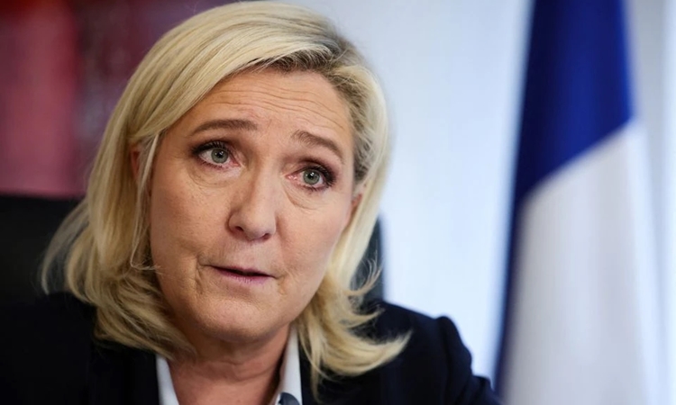 Ứng viên tổng thống Pháp Marine Le Pen tại Paris hôm 29/3. Ảnh: Reuters.