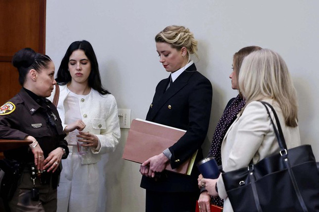 Trong một phiên tòa, bạn thân của cả Johnny Depp và Amber Heard đều bị đuổi - Ảnh 3.